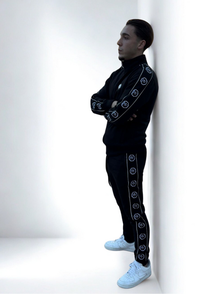 MW/Track-01 — Signature Set